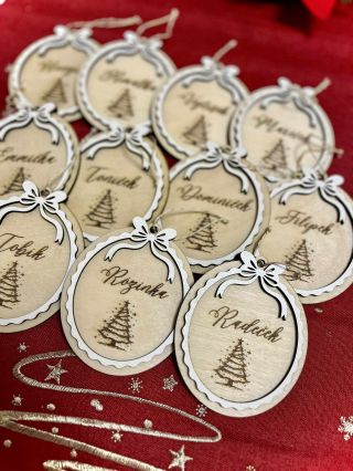 Tyhle vánoční ozdoby vás jednoduše baví.✨🎄 Přicházíte s vlastními nápady – od krátkých textů, symbolů až po originální...